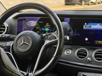 Mercedes-Benz E300 de · Ano 2020