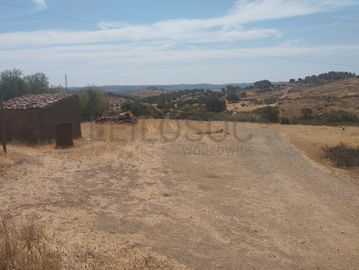 Proporção de 1/12 de Terreno com 13,96 hectares · Mértola