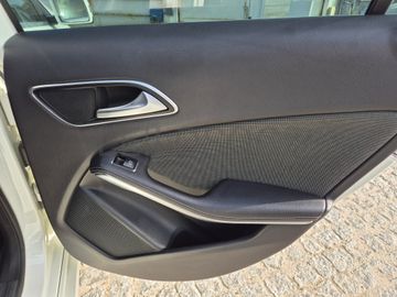 Mercedes-Benz A 180 · Ano 2012