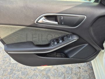Mercedes-Benz A 180 · Ano 2012