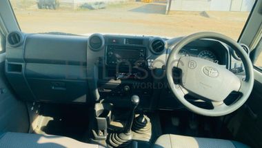 Toyota Land Cruiser - 2015