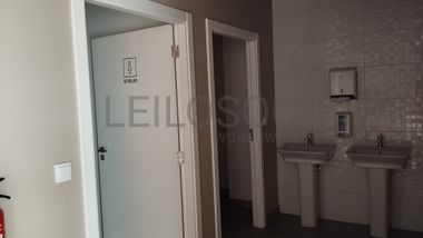 Estabelecimento Comercial com Recheio · Tortosendo, Covilhã