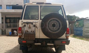 Toyota Landa Cruiser - 2,70m