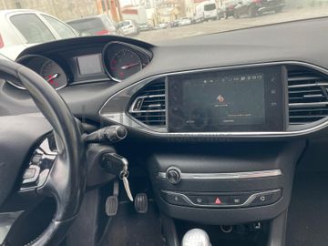 Peugeot 308 · Ano 2017