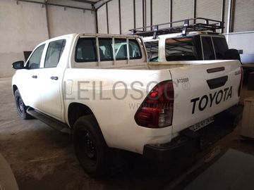 TOYOTA	HILUX DC
