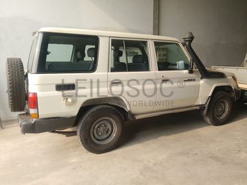 TOYOTA	LAND CRUISER