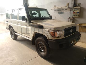TOYOTA	LAND CRUISER