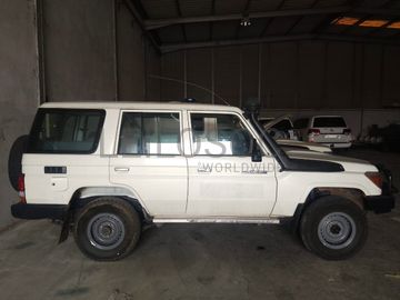 TOYOTA	LAND CRUISER