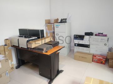 Mobiliário e Informática