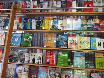 Livros Didáticos e Escolares