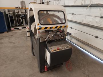 Máquina de Corte de Alumínio