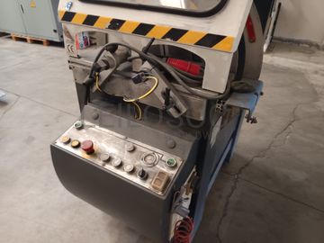 Máquina de Corte de Alumínio