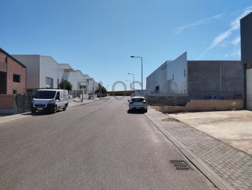 Terreno com Benfeitoria · Redondo, Évora