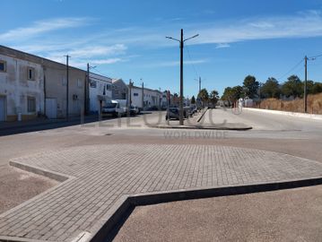 Terreno com Benfeitoria · Redondo, Évora