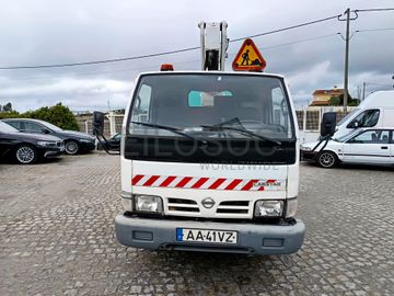 Nissan Cabstar Com Plataforma Elevatória · Ano 2007