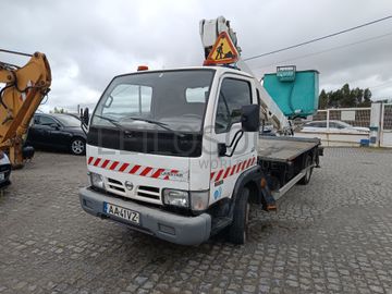 Nissan Cabstar Com Plataforma Elevatória · Ano 2007