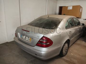 Mercedes-Benz E270 CDI 2.7 · Ano 2002
