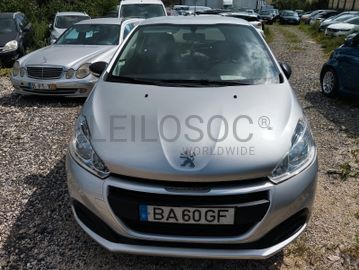 Peugeot 208 · Ano 2018