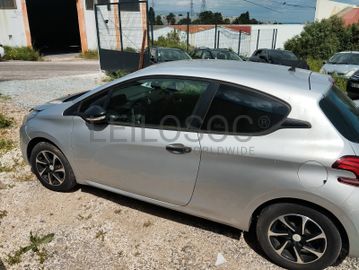 Peugeot 208 · Ano 2018