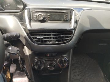 Peugeot 208 · Ano 2018