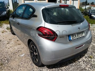 Peugeot 208 · Ano 2018