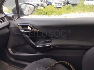 Peugeot 208 · Ano 2018
