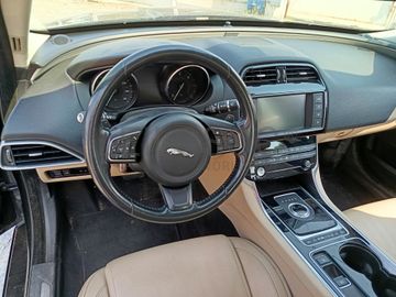 Jaguar XE · Ano 2016