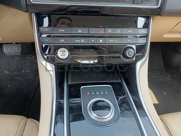 Jaguar XE · Ano 2016