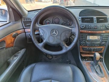 Mercedes-Benz E270 · Ano 2002