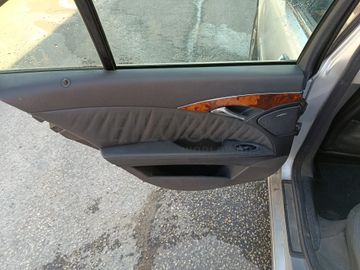 Mercedes-Benz E270 · Ano 2002