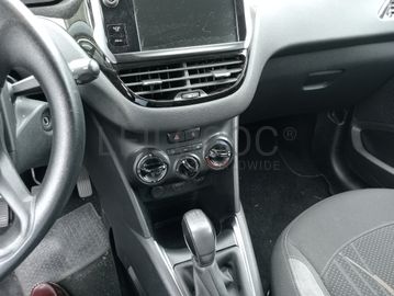 Peugeot 208 · Ano 2012