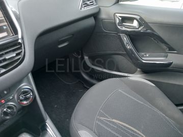 Peugeot 208 · Ano 2012