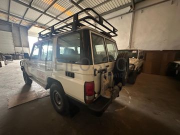 TOYOTA	LAND CRUISER
