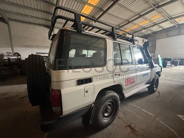 TOYOTA	LAND CRUISER