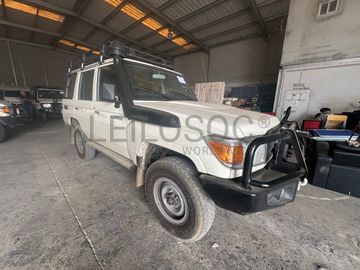 TOYOTA	LAND CRUISER 