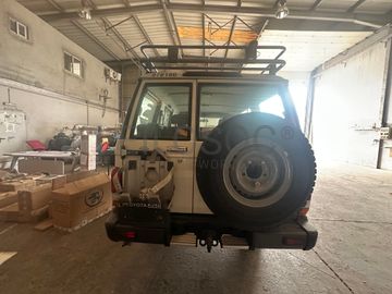 TOYOTA	LAND CRUISER 