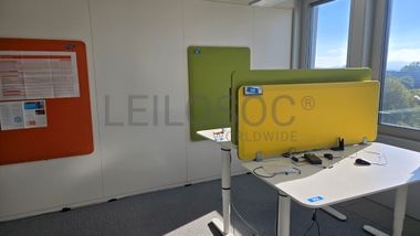  Ensemble de postes de travail ergonomiques