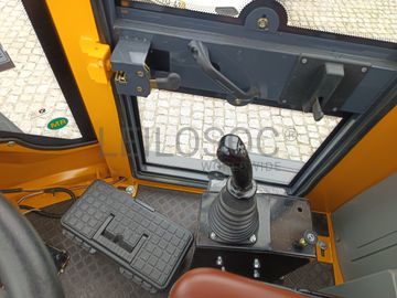 Pá Carregadora Blanche · Ano 2025