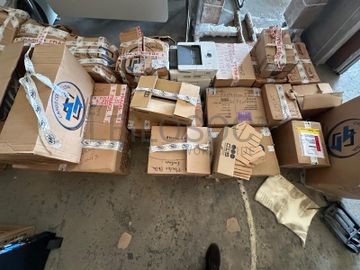 Equipamentos informáticos, artigos de tecnologia e economato