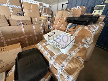 Equipamentos informáticos, artigos de tecnologia e economato