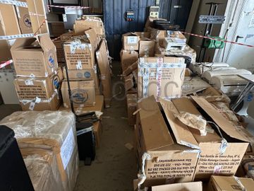 Equipamentos informáticos, artigos de tecnologia e economato