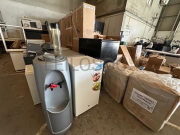 Equipamentos informáticos, artigos de tecnologia e economato