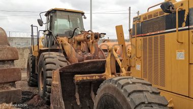 Pás Carregadoras de Pneus 25 T CATERPILLAR 972 H