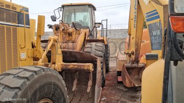 Pás Carregadoras de Pneus 25 T CATERPILLAR 972 H