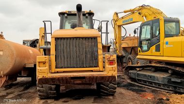 Pás Carregadoras de Pneus 25 T CATERPILLAR 972 H