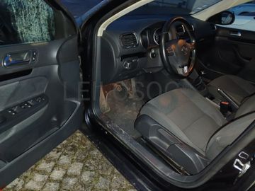 Volkswagen Golf 1.6 TDI · Ano 2009