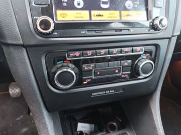 Volkswagen Golf 1.6 TDI · Ano 2009