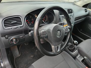 Volkswagen Golf 1.6 TDI · Ano 2009