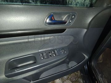 Volkswagen Golf 1.6 TDI · Ano 2009