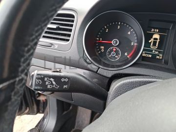 Volkswagen Golf 1.6 TDI · Ano 2009